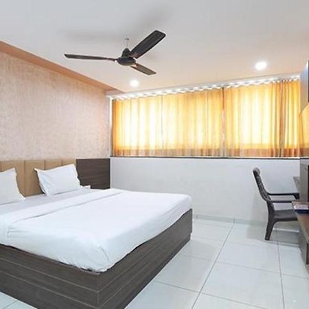 אחמדאבאד Fabhotel The Heaven מראה חיצוני תמונה