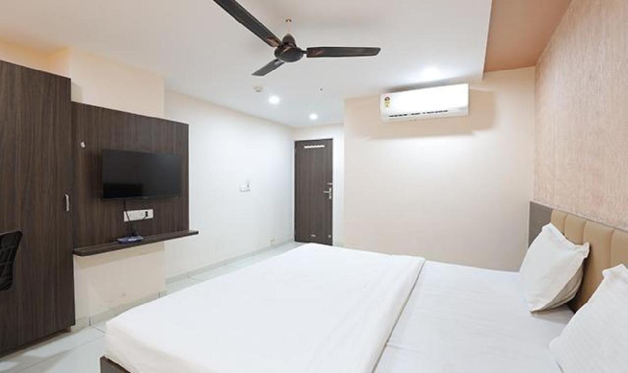 אחמדאבאד Fabhotel The Heaven מראה חיצוני תמונה