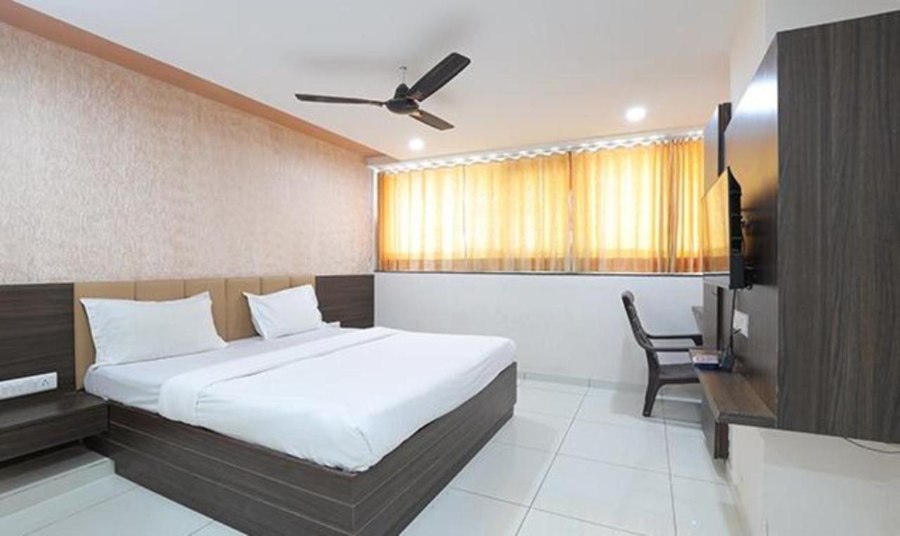 אחמדאבאד Fabhotel The Heaven מראה חיצוני תמונה