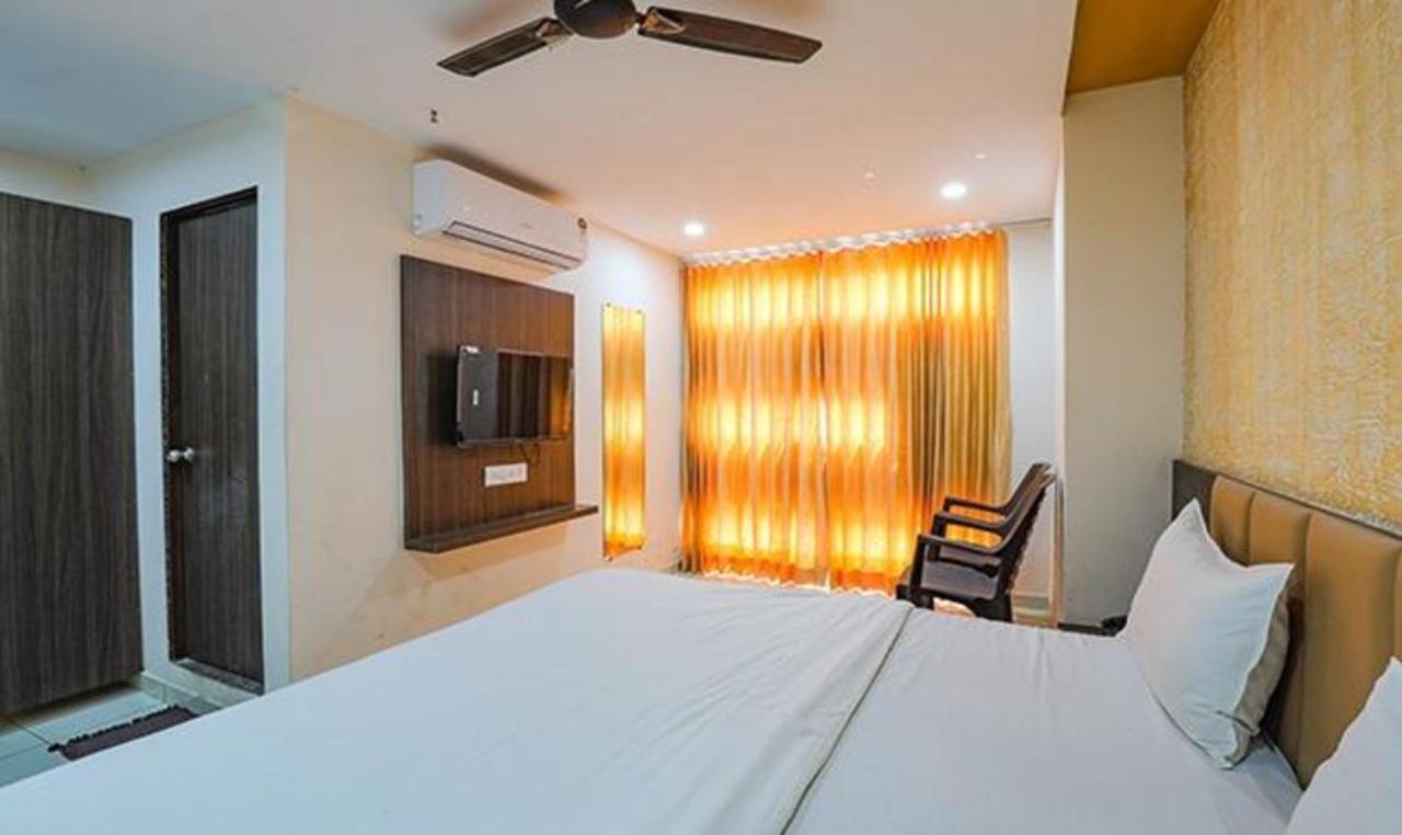 אחמדאבאד Fabhotel The Heaven מראה חיצוני תמונה