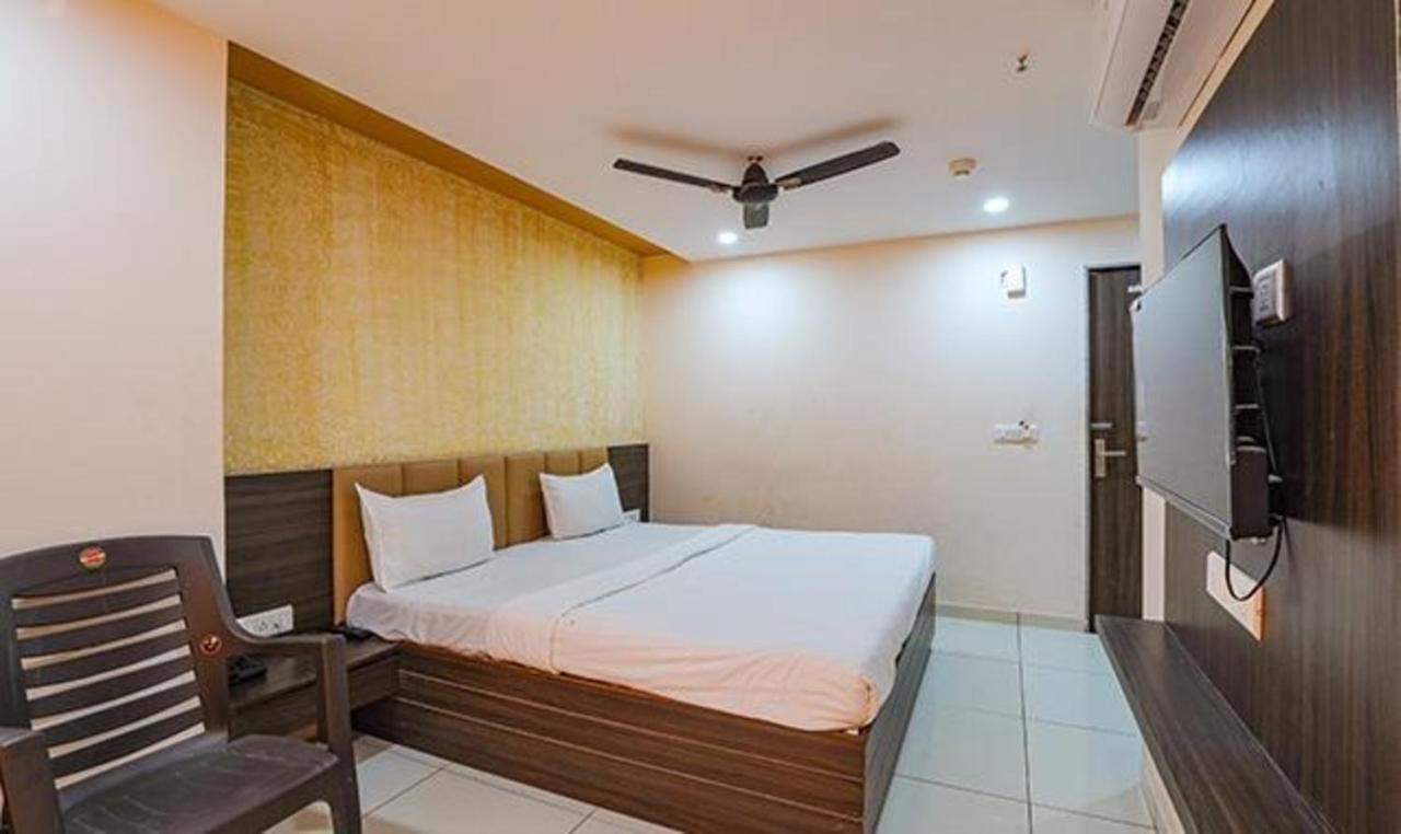 אחמדאבאד Fabhotel The Heaven מראה חיצוני תמונה
