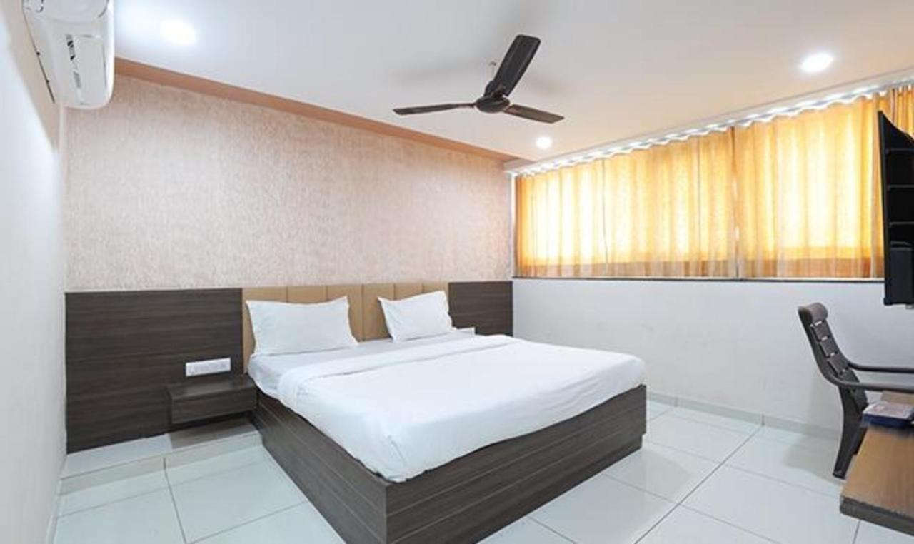 אחמדאבאד Fabhotel The Heaven מראה חיצוני תמונה