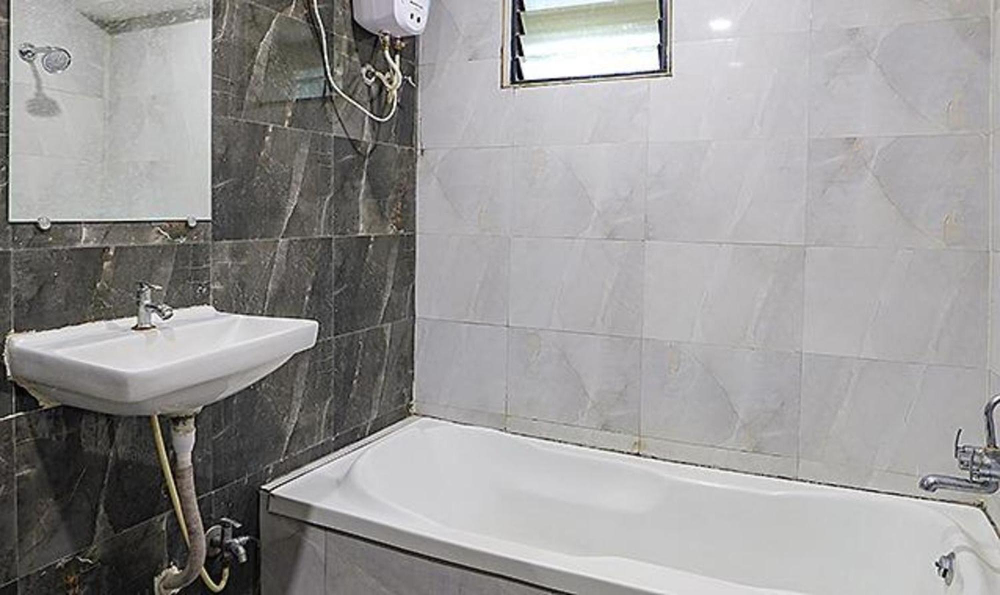 אחמדאבאד Fabhotel The Heaven מראה חיצוני תמונה
